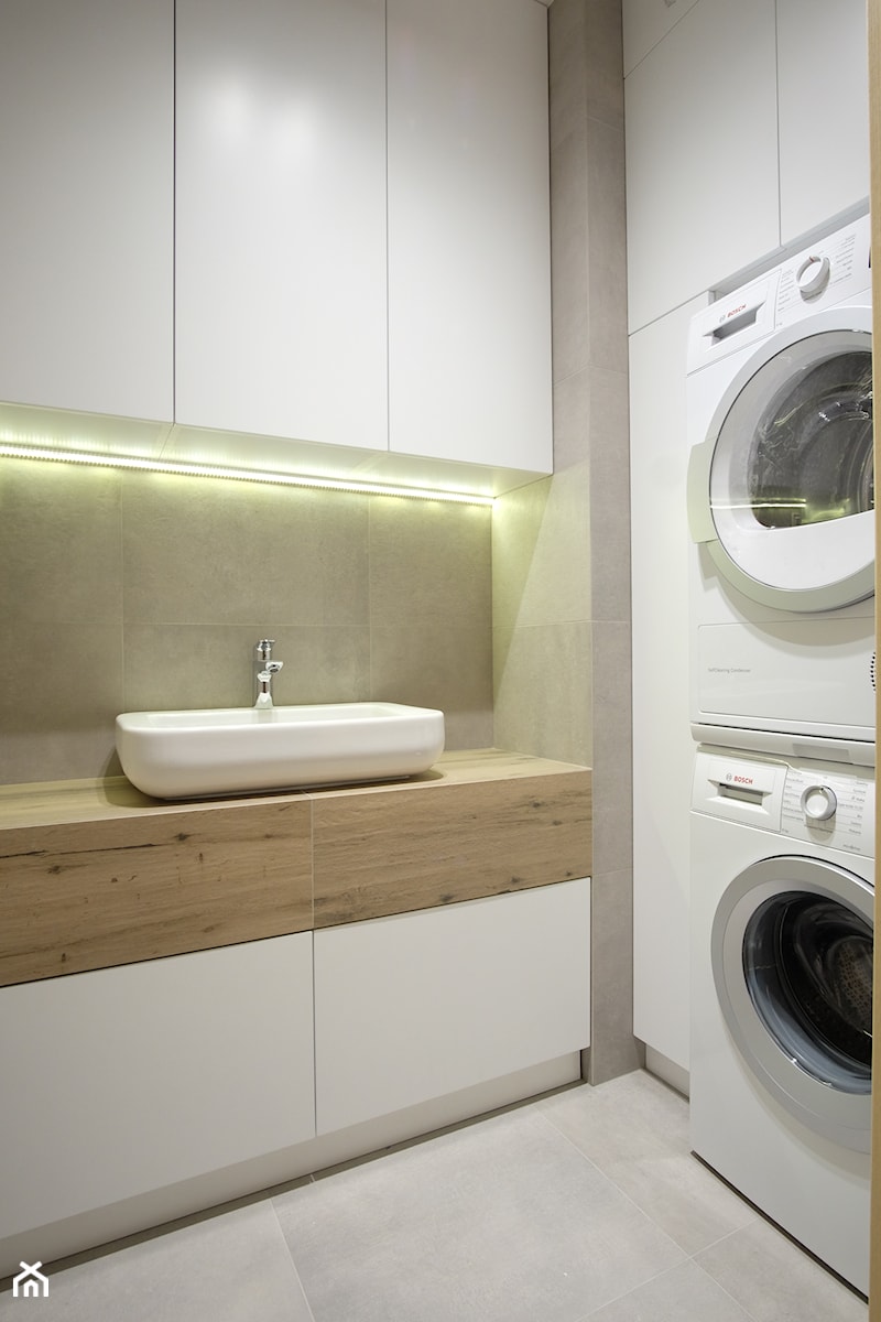 Praktyczna pralnia w stylu minimalistycznym - zdjęcie od Inside Projekty Wnętrz. Małgorzata Więch