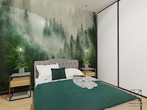 Nowoczesna sypialnia z fototapetą las we mgle - zdjęcie od Katarzyna Grot Architektura Wnętrz