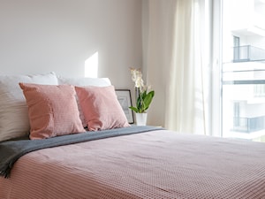 Zdjęcia Nieruchomości - Mała biała sypialnia - zdjęcie od Foto Wnętrz