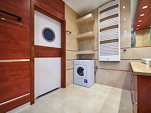 Nadmorski styl - Individual - Średnia bez okna z pralką / suszarką z lustrem z dwoma umywalkami z punktowym oświetleniem łazienka - zdjęcie od Interiors Poland