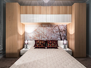 Wnętrze w styu eleganckiej nowoczesności - Mała czarna sypialnia - zdjęcie od Interiors Poland