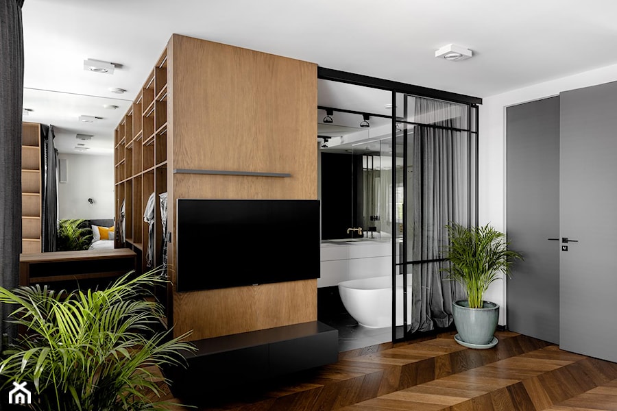 Dobrze oświetlone i nowoczesne wnętrze projektu pracowni MODOSO Interiors - zdjęcie od AQForm