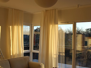 MIESZKANIE VI - Mały szary salon z tarasem / balkonem - zdjęcie od START DESIGN