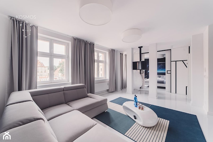 APARTAMENT NA WYNAJEM - Duży biały salon - zdjęcie od START DESIGN