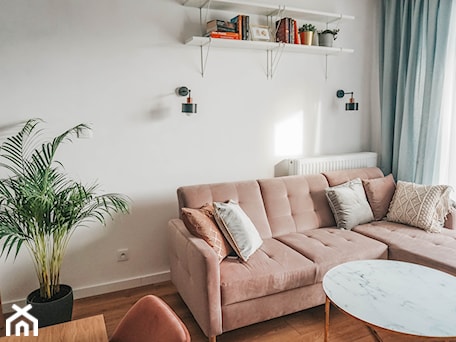 Aranżacje wnętrz - Salon: Skandynawia z nutą rose gold - MOOKA Studio. Przeglądaj, dodawaj i zapisuj najlepsze zdjęcia, pomysły i inspiracje designerskie. W bazie mamy już prawie milion fotografii!