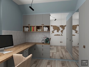 Dom w Krakowie - Średnie w osobnym pomieszczeniu z zabudowanym biurkiem niebieskie szare biuro, styl skandynawski - zdjęcie od MOOKA Studio