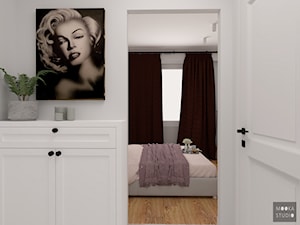 Przytulna sypialnia - Mały biały hol / przedpokój, styl tradycyjny - zdjęcie od MOOKA Studio