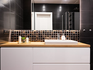Średnia bez okna z punktowym oświetleniem łazienka, styl nowoczesny - zdjęcie od Goodfoto Izabela Koziol