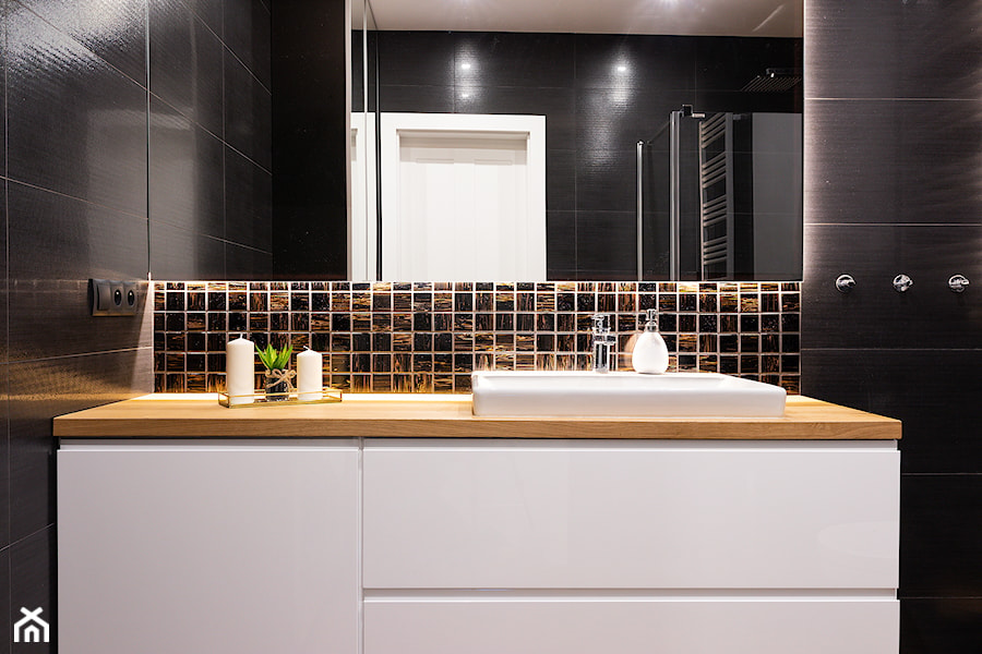 Średnia bez okna z punktowym oświetleniem łazienka, styl nowoczesny - zdjęcie od Goodfoto Izabela Koziol