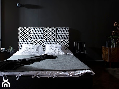 Aranżacje wnętrz - Sypialnia: Modułowy zagłówek do łóżka w sypialni balck &white - madeforbed. Przeglądaj, dodawaj i zapisuj najlepsze zdjęcia, pomysły i inspiracje designerskie. W bazie mamy już prawie milion fotografii!