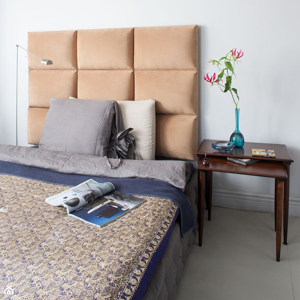 Projekt sypialnia, Zagłówek tapicerowany do łóżka, nowoczesne wezgłowie - Biała sypialnia - zdjęcie od madeforbed - Homebook