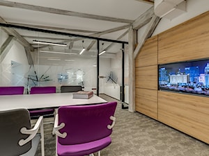 Projekt biur na poddaszu w zabytkowej kamienicy- nasza siedziba - Biuro, styl glamour - zdjęcie od Koziarski Pracownia Projektowa