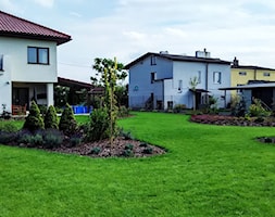 Ogród w stylu klasycznym - Duży ogród za domem - zdjęcie od Czas na zielen - Homebook