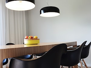 Mała szara jadalnia jako osobne pomieszczenie, styl nowoczesny - zdjęcie od STUDIO MAC