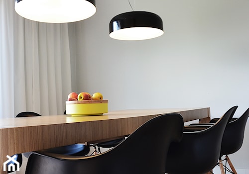 Mała szara jadalnia jako osobne pomieszczenie, styl nowoczesny - zdjęcie od STUDIO MAC