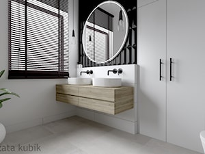 Dom pod Łodzią - Średnia z lustrem z dwoma umywalkami łazienka z oknem, styl minimalistyczny - zdjęcie od Malgorzata Kubik