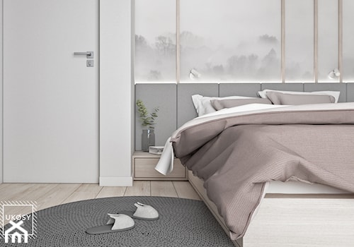 MIESZKANIE 51m2 - Mała biała szara sypialnia, styl minimalistyczny - zdjęcie od UKOSY studio