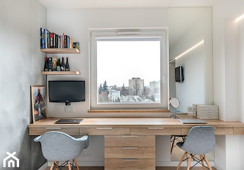 Sesja zdjęciowa mieszkania w nowym bloku - Mała biała z biurkiem sypialnia, styl skandynawski - zdjęcie od Studio Buffavento | Paulina Zatorska