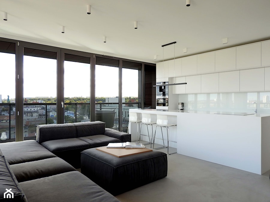 apartament 82 - Średni biały czarny salon z kuchnią z jadalnią, styl minimalistyczny - zdjęcie od TheSwallows