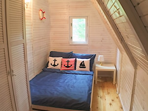 Morski Domek - Mała sypialnia na poddaszu, styl skandynawski - zdjęcie od morskie domki kopalino
