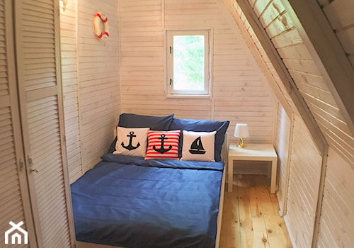 Morski Domek - Mała sypialnia na poddaszu, styl skandynawski - zdjęcie od morskie domki kopalino