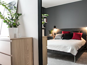 Mieszkanie w Poznaniu - Średnia czarna sypialnia - zdjęcie od 3XB Architekci