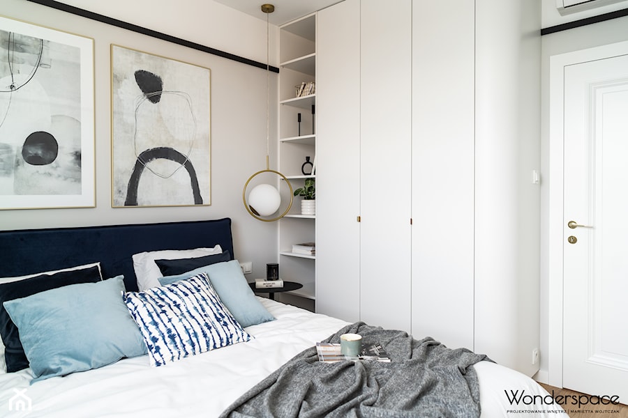 Trzy kolory- mieszkanie na wynajem - Średnia beżowa biała szara sypialnia, styl tradycyjny - zdjęcie od Wonderspace - studio projektowania wnętrz