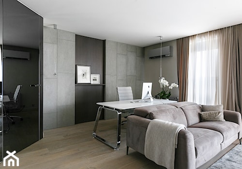 Projekt biura - Średnie w osobnym pomieszczeniu z sofą szare biuro, styl nowoczesny - zdjęcie od Onestepstudio