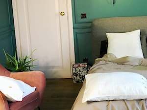 Mała zielona sypialnia, styl minimalistyczny - zdjęcie od NatureBed