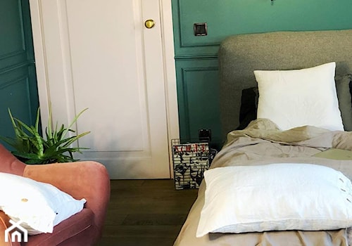 Mała zielona sypialnia, styl minimalistyczny - zdjęcie od NatureBed
