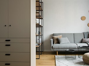 Metamorfoza mieszkania w bloku z wielkiej płyty. - Salon, styl nowoczesny - zdjęcie od TIKA DESIGN