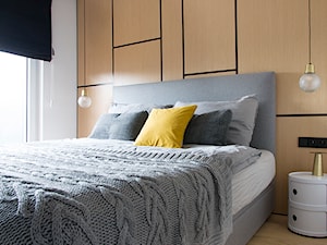 APARTAMENT JK. W KRAKOWIE - Mała biała sypialnia, styl nowoczesny - zdjęcie od TIKA DESIGN