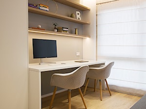 APARTAMENT JK. W KRAKOWIE - Średnie w osobnym pomieszczeniu z sofą beżowe białe biuro, styl nowoczesny - zdjęcie od TIKA DESIGN