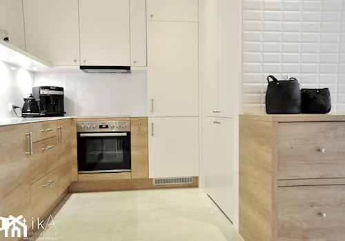 Projekt Bielsko-Biała - Mała otwarta biała z zabudowaną lodówką kuchnia, styl rustykalny - zdjęcie od TIKA DESIGN
