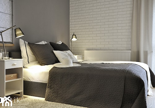 Projekt Bielsko-Biała - Średnia biała szara sypialnia, styl rustykalny - zdjęcie od TIKA DESIGN