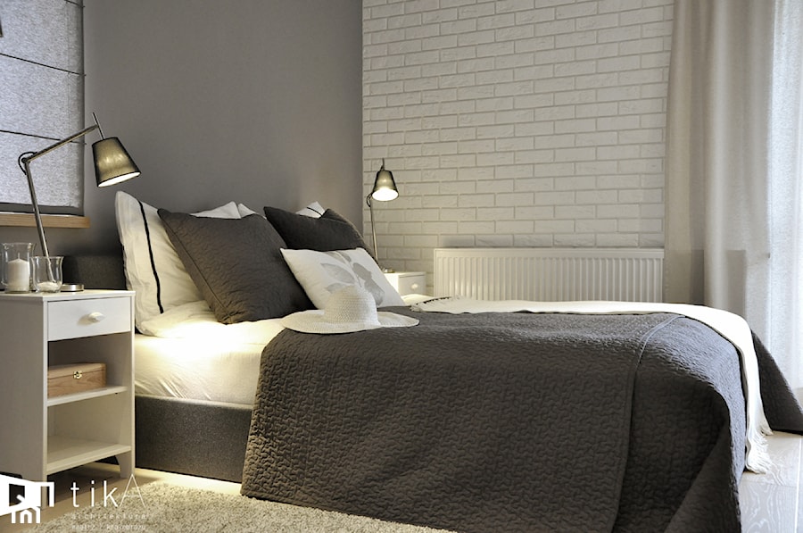 Projekt Bielsko-Biała - Średnia biała szara sypialnia, styl rustykalny - zdjęcie od TIKA DESIGN