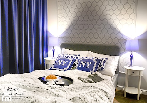 "New Jork, New Jork..." - Mała szara sypialnia, styl glamour - zdjęcie od Architektura Wnętrz Marta Piórkowska-Paluch
