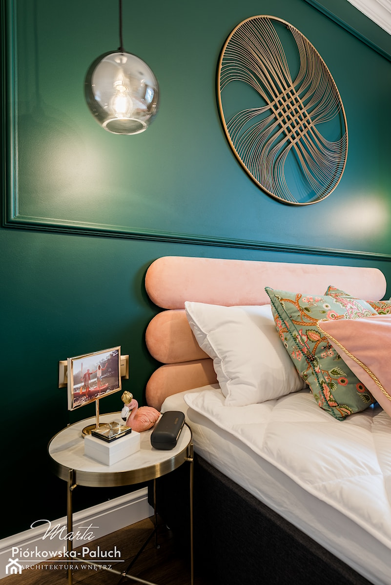 Butelkowa zieleń - Mała zielona sypialnia, styl glamour - zdjęcie od Architektura Wnętrz Marta Piórkowska-Paluch