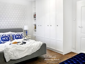 "New Jork, New Jork..." - Średnia biała sypialnia, styl glamour - zdjęcie od Architektura Wnętrz Marta Piórkowska-Paluch