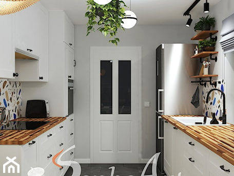 Aranżacje wnętrz - Kuchnia: Kuchnia biała IKEA z płytkami lastryko - SenkoArt Design. Przeglądaj, dodawaj i zapisuj najlepsze zdjęcia, pomysły i inspiracje designerskie. W bazie mamy już prawie milion fotografii!