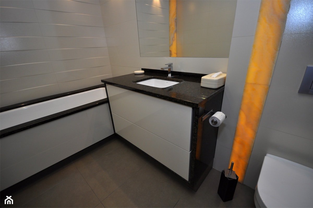 Granit i onyks w łazience - zdjęcie od Kamieniarstwo ZPKB - Homebook