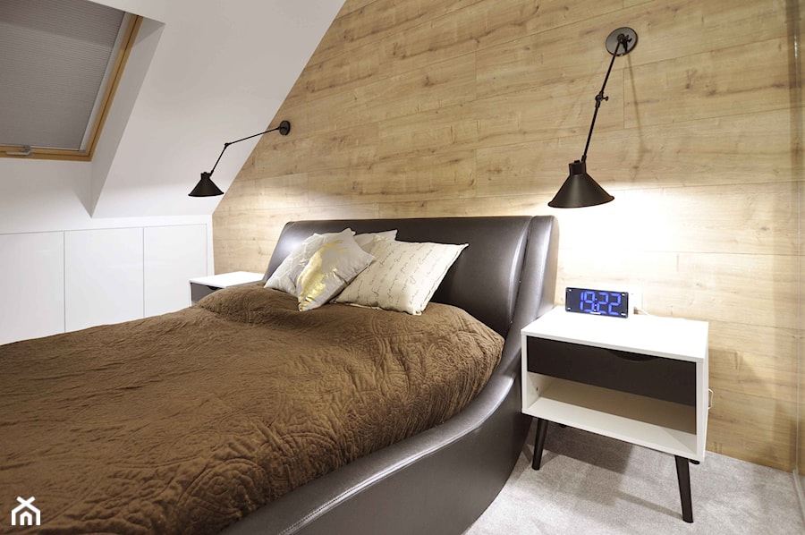 REALIZACJA NOWOCZESNY DOM - Mała biała sypialnia na poddaszu - zdjęcie od ABC Projektowo • projektowanie wnętrz