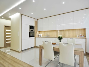 REALIZACJA MIESZKANIA W BIAŁYMSTOKU - Średnia biała jadalnia w kuchni, styl nowoczesny - zdjęcie od ABC Projektowo • projektowanie wnętrz