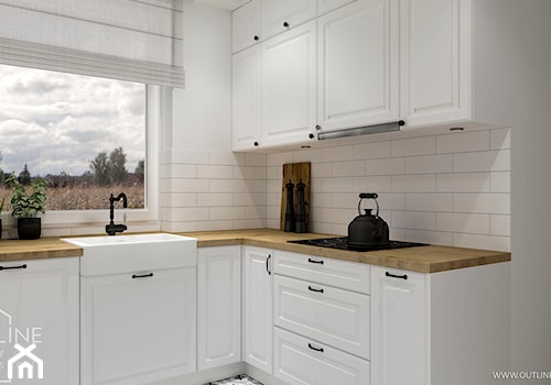 Białe kuchnie w stylu klasycznym - Mała zamknięta szara z zabudowaną lodówką z nablatowym zlewozmywakiem kuchnia w kształcie litery l z oknem, styl tradycyjny - zdjęcie od Outline of Design