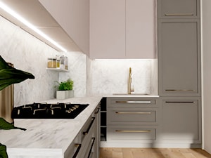 Projekt mieszkania dla singielki - Średnia otwarta biała szara z zabudowaną lodówką z nablatowym zlewozmywakiem kuchnia w kształcie litery l z marmurem nad blatem kuchennym, styl nowoczesny - zdjęcie od n.strzyga - Natalia Strzyga