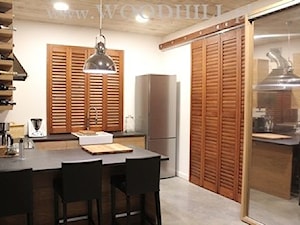 kuchnia w stylu industrialnym z Woodhill Shutters - zdjęcie od WOODHILL SHUTTERS