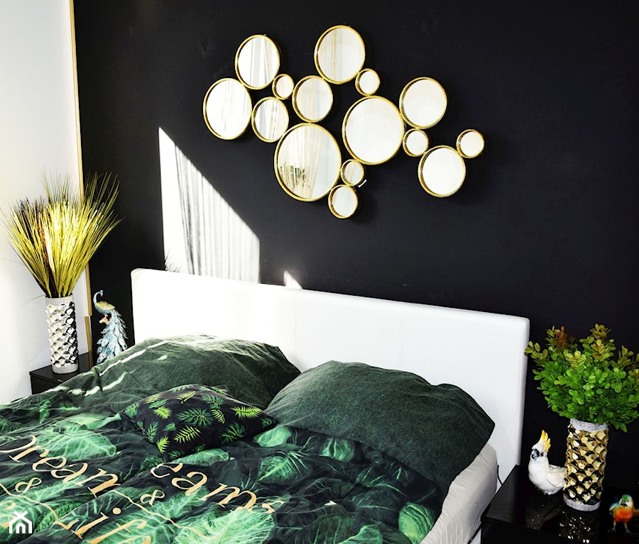 Mała biała czarna sypialnia, styl nowoczesny - zdjęcie od Strefa Livingu