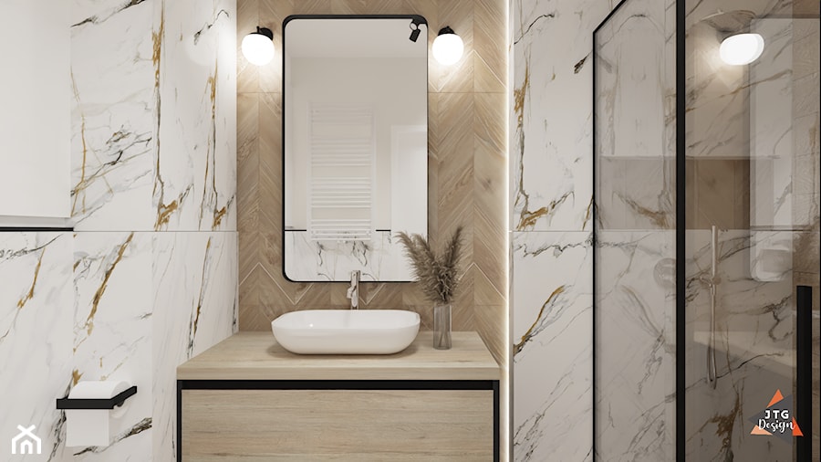 łazienka - marmur i drewno - Średnia bez okna z lustrem łazienka, styl tradycyjny - zdjęcie od JTG Design