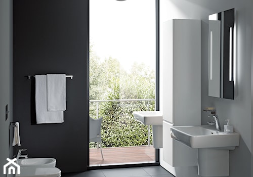 KOLEKCJA PRO - Średnia z dwoma umywalkami łazienka z oknem, styl minimalistyczny - zdjęcie od Laufen