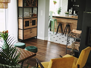Wnętrze - Mały czarny szary salon z kuchnią z jadalnią - zdjęcie od Miss Ferreira